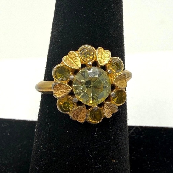 Avon Jewelry - Vintage Avon Gold Tone Green Rhinestone Floral Cluster Cocktail Ring‎ Size 7.5
